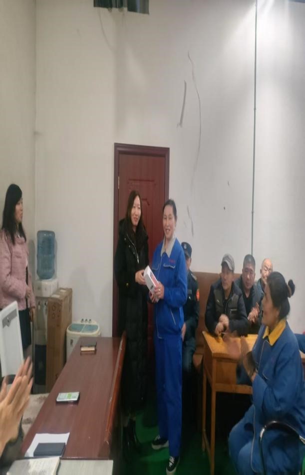 拾金不昧展美德，平凡崗位綻光芒